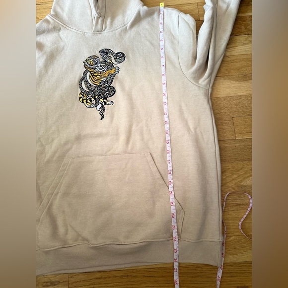 🐯🔥 H&M Beige Hoodie Tiger Snake Embroidered Graphic Size M Streetwear ⭐ - Picture 5 of 7